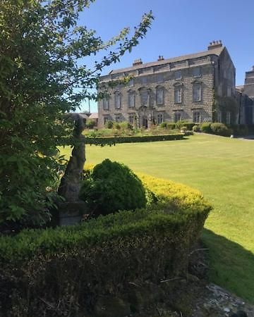 Moresby Hall Exterior photo