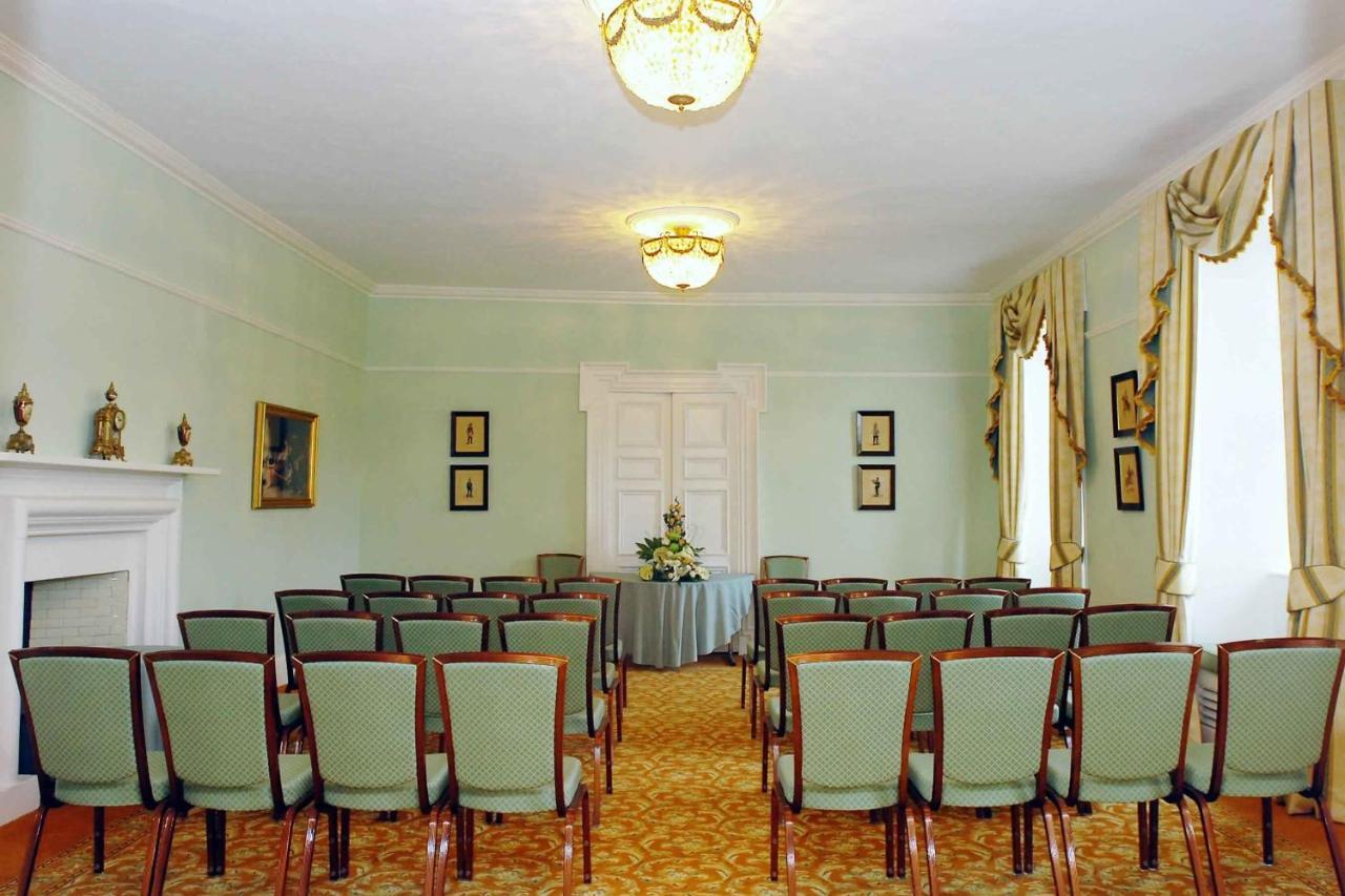 Moresby Hall Exterior photo